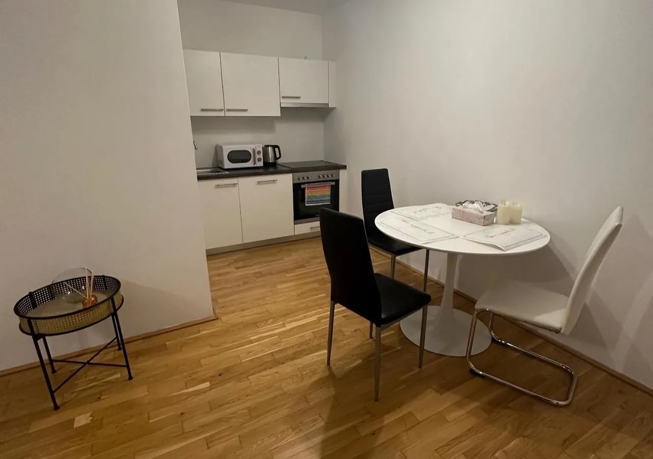 Cozy Two-Room Apartment Near Vic Wiedeń